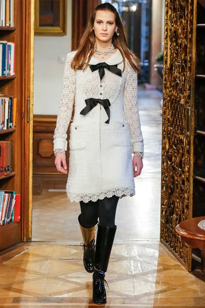 Look 30